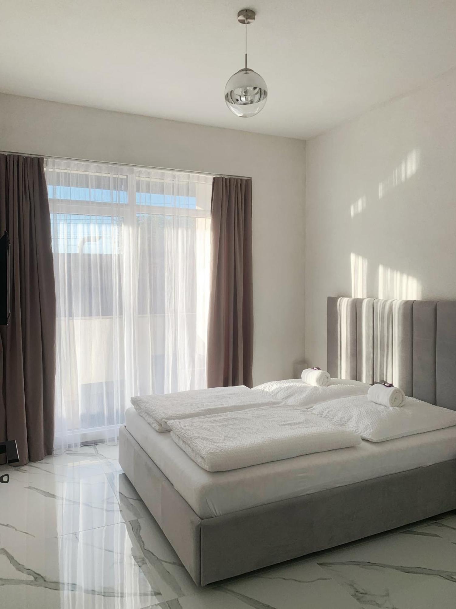 Silver Moon 3 Apartment *